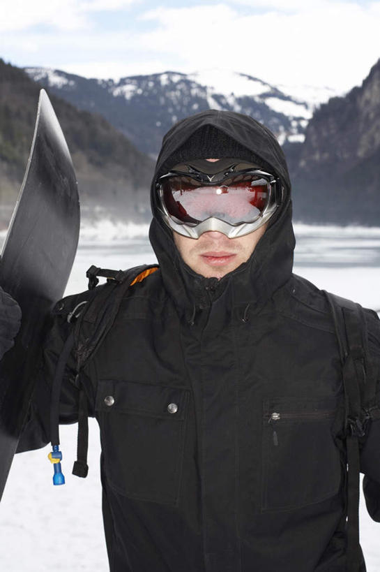 西方人,一个人,站,竖图,室外,白天,正面,安全,山,雪,雪山,大雪,欧洲,欧洲人,仅一个男性,仅一个人,握,服装,眼镜,冰,积雪,山峰,雪景,冬季,冬天,防护,山峦,拿,拿着,注视,运动器械,仅一个年轻男性,衣服,观察,看,站着,温暖,健身器械,寒冷,握着,服饰,观看,保暖,护目镜,保护,滑雪板,察看,冰冷,御寒,关注,滑雪镜,保险,健身器材,滑雪服,滑雪装备,保全,周全,安稳,安定,严寒,冰凉,酷寒,凛冽,凛凛,极冷,安全防护眼镜,竞技服,旅游服,冬装,平安,男人,男性,年轻男性,白种人,站立,半身,彩图,雪镜,防护眼镜,运动器材