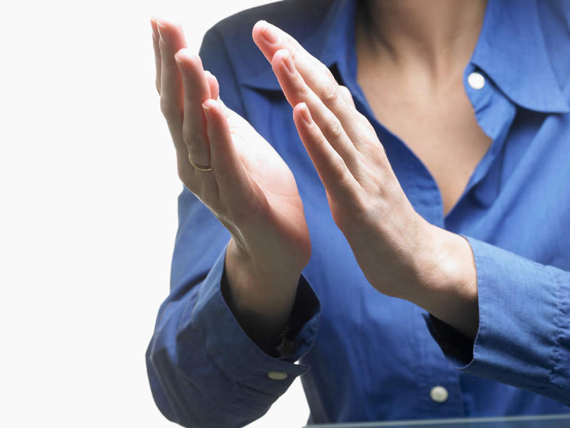 西方人,手,一个人,商务人士,商务女性,坐,鼓掌,横图,室内,特写,白天,白色背景,正面,欧洲,欧洲人,双手,仅一个女性,仅一个人,套装,仅一个中年女性,手部,摄影,影棚,商务装,工薪阶层,女人,女性,中年女性,白种人,白领,上班族,拍手,坐着,半身,彩图,影棚拍摄,拍摄