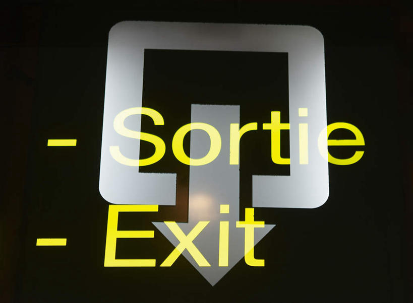 无人,机场,横图,室内,特写,白天,仰视,显示器,飞机场,比利时,欧洲,英文,标志,屏幕,文字,字符,字母,方向,标识,显示屏,箭头,英文字母,指向,西欧,输出设备,簇,比利时王国,航空站,空港,彩图,低角度拍摄