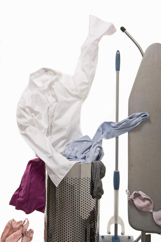 无人,竖图,室内,白天,正面,服装,工具,凌乱,熨烫,拖把,衣服,清洁,摄影,服饰,影棚,烫衣板,卫生,混乱,衣着,穿着,保洁,熨衣板,家居用品,电熨板,烫衣,家庭用品,衣饰,脏衣篮,脏衣篓,纷乱,缭乱,庞杂,彩图,影棚拍摄,拍摄