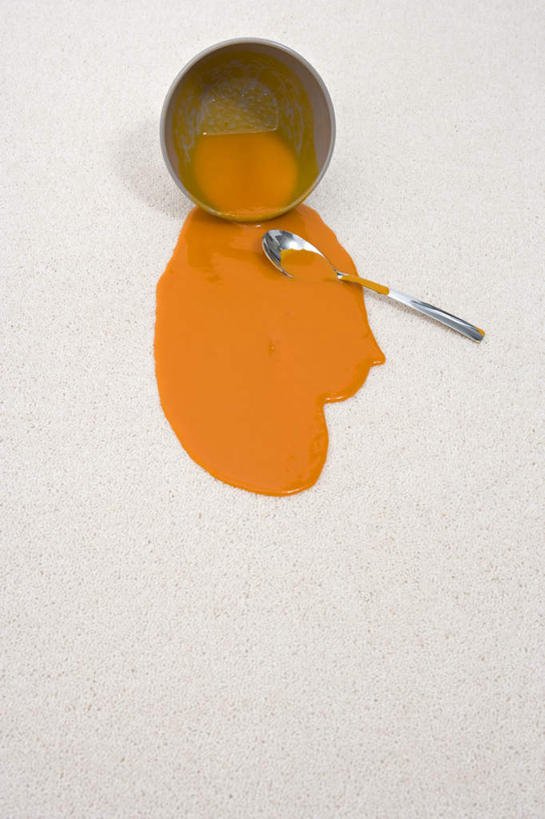 无人,竖图,俯视,室内,特写,白天,白色背景,一把,阴影,反射,铁桶,桶,液体,影子,勺子,容器,调羹,汤匙,橙色,摄影,影棚,储藏,储存,彩图,高角度拍摄,影棚拍摄,拍摄,贮存