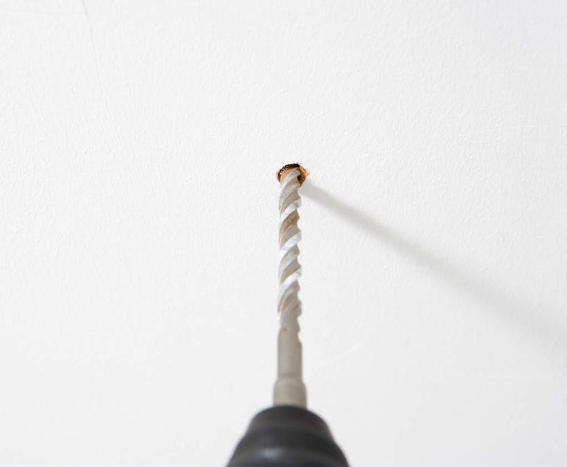 无人,横图,室内,特写,白天,白色背景,正面,静物,阴影,反射,影子,墙,墙壁,墙面,一个,白色,摄影,影棚,单个,冲击钻,电钻,电动工具,彩图,影棚拍摄,拍摄