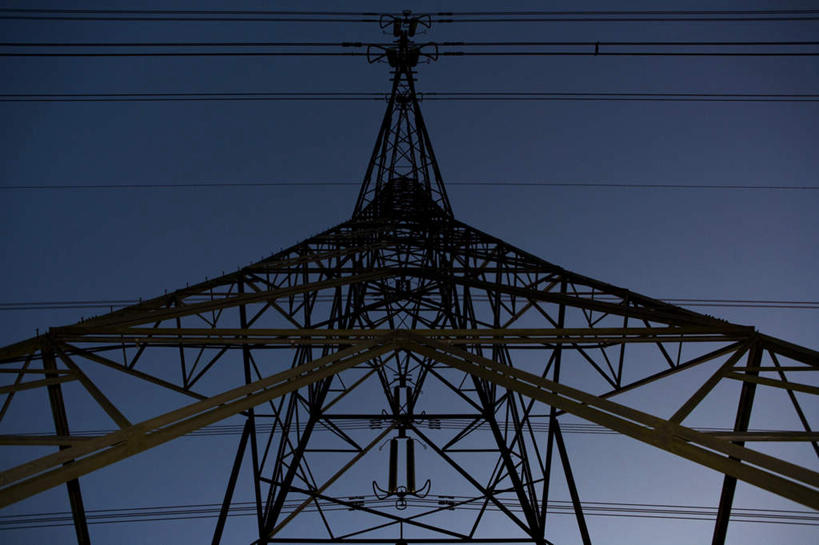 无人,横图,室外,白天,仰视,英国,欧洲,阴影,电力,光线,钢材,电缆,电线,影子,支架,电塔,英格兰,蓝色,蓝天,天空,阳光,天,能源,晴朗,支撑,资源,西欧,供电设备,大不列颠,高压电塔,高压输电线,大不列颠及北爱尔兰联合王国,万里无云,高压电线塔,高压塔,大不列颠联合王国,日不落英帝国,英吉利,赫特福德郡,晴空,晴空万里,彩图,低角度拍摄