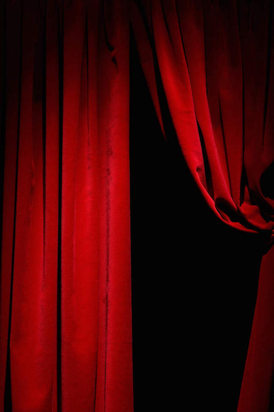 舞台,竖图,室内,白天,正面,黑色背景,装饰,红色,帘子,摄影,影棚,华丽,修饰,门帘,点缀,衬托,美观,雅致,雅观,表演台,半身,彩图,影棚拍摄,拍摄