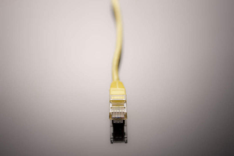 无人,横图,俯视,室内,特写,白天,通讯,数据,静物,一根,阴影,灰色背景,反射,传输,影子,黄色,摄影,影棚,网线,水晶头,线缆,彩图,高角度拍摄,影棚拍摄,拍摄