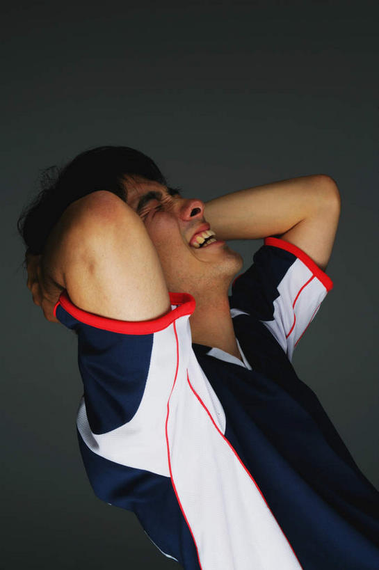 东方人,一个人,站,举,闭眼,竖图,室内,白天,侧面,运动服,亚洲,仅一个男性,仅一个人,灰色背景,服装,黄种人,仅一个年轻男性,衣服,黑色,托,站着,摄影,服饰,影棚,抓狂,衣着,穿着,呲牙,衣饰,男人,男性,年轻男性,亚洲人,闭眼睛,闭着眼,闭着眼睛,举起,举手,举着,向上举,向上伸,向上托,站立,半身,彩图,影棚拍摄,拍摄,运动装