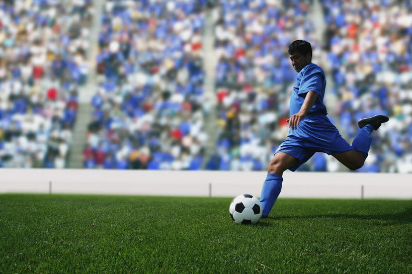 东方人,一个人,观众,运动员,足球场,栏杆,横图,室外,白天,侧面,运动服,足球,草地,草坪,植物,亚洲,仅一个男性,仅一个人,抬,踢,阴影,服装,朦胧,模糊,光线,影子,围栏,足球装备,注视,黄种人,运动器械,护栏,草,仅一个年轻男性,衣服,蓝色,绿色,蓝天,天空,阳光,天,观察,看,健身器械,姿势,服饰,观看,察看,姿态,衣着,穿着,关注,健身器材,绿茵场,蹴鞠,动感,衣饰,姿式,足球运动,男人,男性,年轻男性,亚洲人,观赏人员,体育运动员,运动选手,彩图,全身,足球比赛场地,运动器材,运动装