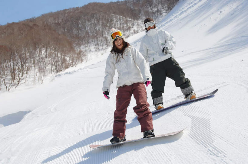 东方人,站,笑,微笑,露齿笑,横图,室外,白天,仰视,旅游,度假,安全,树林,雪,植物,大雪,帽子,亚洲,滑,阴影,光线,眼镜,影子,积雪,雪景,冬季,冬天,防护,注视,黄种人,娱乐,运动器械,树,树木,蓝色,绿色,蓝天,天空,阳光,自然,天,观察,看,站着,享受,休闲,健身器械,放松,寒冷,生长,晴朗,成长,观看,护目镜,保护,滑雪板,滑雪鞋,察看,滑雪衫,关注,保险,健身器材,户外运动,滑雪装备,万里无云,保全,周全,安稳,安定,编织帽,严寒,安全防护眼镜,平安,亚洲人,晴空,晴空万里,站立,彩图,低角度拍摄,全身,防护眼镜,运动器材