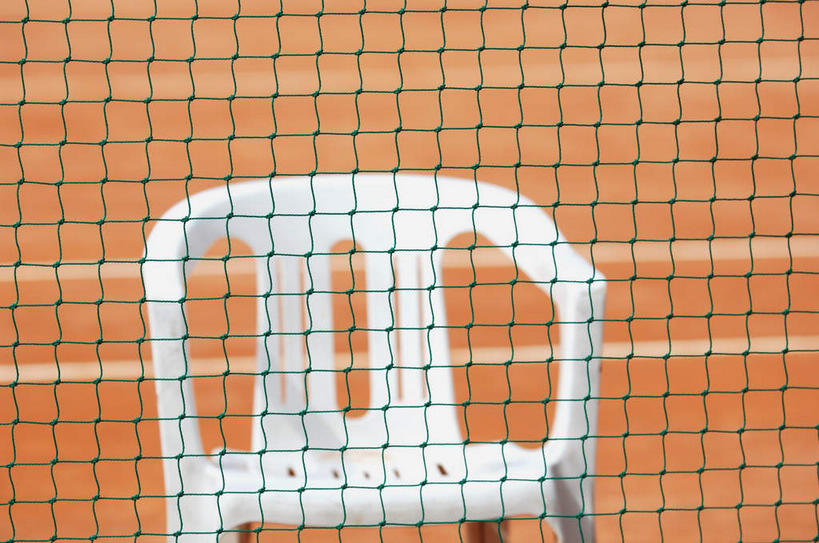 无人,体育馆,运动场,横图,室外,特写,白天,正面,锻炼,运动,椅子,一把,朦胧,模糊,塑料,球网,体育场,白色,塑料制品,网球网,运动馆,体育,彩图,健身