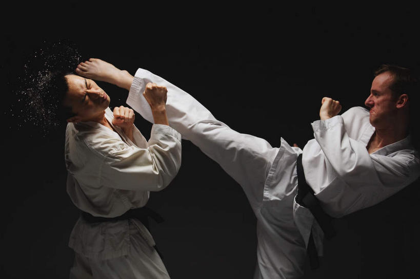 东方人,西方人,腿部,腿,两个人,运动员,站,举,横图,室内,白天,侧面,运动服,锻炼,快乐,比赛,运动,竞争,欧洲,欧洲人,亚洲,抬,踢,黑色背景,服装,黄种人,娱乐,腰带,相视,衣服,白色,黑色,托,站着,休闲,面对面,摄影,服饰,影棚,对视,体育运动,衣着,穿着,黑带,空手道,相对,抬着,配饰,相看,对手,裤带,抵抗,反抗,衣饰,敌手,体育,男人,男性,年轻男性,白种人,亚洲人,体育运动员,运动选手,举起,举手,举着,向上举,向上伸,向上托,站立,半身,彩图,影棚拍摄,健身,拍摄,抵挡,抵御,运动装,抵当