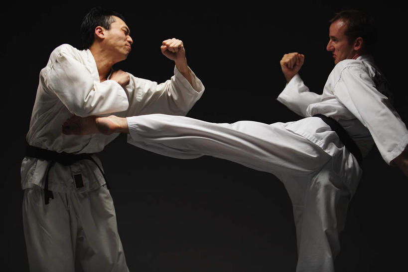 东方人,西方人,腿部,腿,两个人,运动员,站,举,横图,室内,白天,侧面,运动服,锻炼,快乐,比赛,运动,竞争,欧洲,欧洲人,亚洲,抬,踢,黑色背景,服装,黄种人,娱乐,腰带,相视,衣服,白色,黑色,托,站着,休闲,面对面,摄影,服饰,影棚,对视,体育运动,衣着,穿着,黑带,空手道,相对,受伤,抬着,配饰,相看,对手,裤带,抵抗,反抗,衣饰,敌手,体育,男人,男性,年轻男性,白种人,亚洲人,体育运动员,运动选手,举起,举手,举着,向上举,向上伸,向上托,站立,半身,彩图,影棚拍摄,健身,拍摄,抵挡,抵御,运动装,抵当