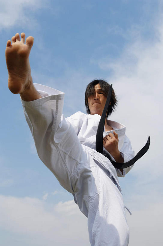 东方人,腿部,腿,两个人,运动员,站,竖图,室外,白天,白色背景,仰视,运动服,锻炼,快乐,比赛,运动,竞争,亚洲,抬,踢,服装,云,云朵,云彩,黄种人,娱乐,腰带,衣服,蓝色,白色,黑色,白云,蓝天,天空,天,握拳,站着,休闲,摄影,服饰,影棚,晴朗,打击,攻击,体育运动,衣着,穿着,黑带,袭击,空手道,配饰,对手,裤带,衣饰,敌手,进犯,进击,体育,男人,男性,年轻男性,亚洲人,晴空,体育运动员,运动选手,站立,半身,彩图,低角度拍摄,影棚拍摄,健身,拍摄,运动装