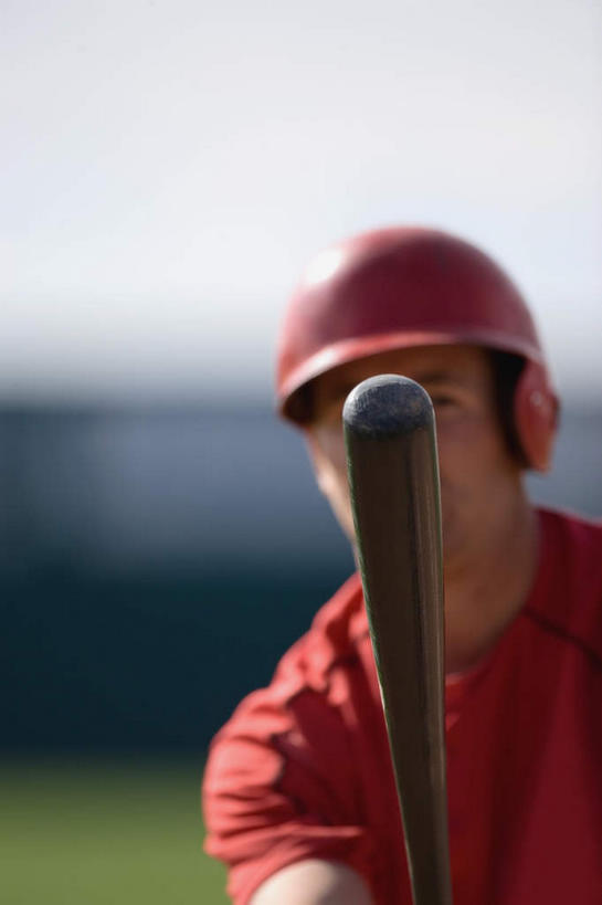 西方人,一个人,运动员,竖图,室外,白天,正面,运动服,锻炼,快乐,比赛,运动,竞争,棒球,垒球,帽子,欧洲,欧洲人,仅一个男性,仅一个人,一根,握,朦胧,模糊,木制,棒球场,棒子,头盔,看台,娱乐,观众席,球,仅一个年轻男性,红色,安全帽,木制品,休闲,握着,体育运动,体育,男人,男性,年轻男性,白种人,棒球手,体育运动员,运动选手,半身,彩图,健身