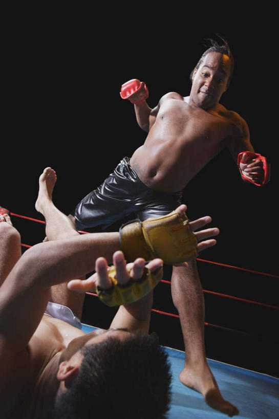 东方人,西方人,两个人,拳击手,躺,跳,举,竖图,室内,白天,仰视,锻炼,安全,比赛,运动,拳击,欧洲,非洲,黑人,欧洲人,亚洲,黑色背景,防护,半空,黄种人,裸露,手套,托,保护,打击,攻击,袭击,裸,保险,对手,保全,周全,安稳,安定,防护手套,敌手,进犯,进击,平安,体育,男人,男性,年轻男性,非洲人,亚洲人,拳击家,拳击运动员,举起,举手,举着,躺着,跳跃,向上举,向上伸,向上托,半身,彩图,低角度拍摄,健身,抵挡