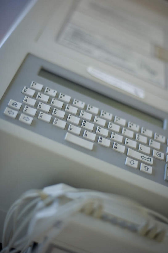 无人,医院,竖图,室内,特写,白天,仰视,键盘,朦胧,模糊,输入设备,通讯设备,医疗设备,医疗器械,通信设备,医疗机构,彩图,低角度拍摄,病院,诊所