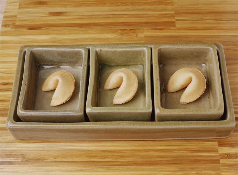 点心,无人,横图,俯视,室内,特写,白天,桌面,桌子,三块,一排,整齐,木制,纸盒,食品,甜点,甜品,祝福,盒子,食物,糕点,排列,包装盒,木制品,甜食,摄影,影棚,吉祥,队列,祝愿,签语饼,幸运饼,吉利,祥瑞,彩图,高角度拍摄,影棚拍摄,拍摄