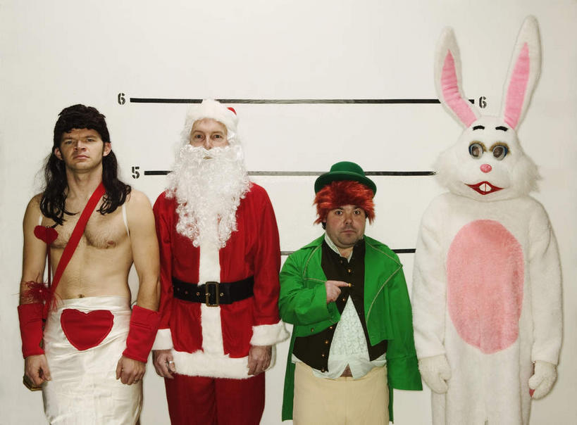 西方人,四个人,站,横图,室内,白天,正面,爱情,欧洲,欧洲人,一排,服装,爱心,神话,整齐,兔子,纺织物,浪漫,注视,文化,排列,衣服,红色,毛巾,观察,看,清洁,站着,温暖,温馨,心形,恩爱,摄影,服饰,影棚,观看,保暖,和睦,察看,衣着,穿着,队列,关注,传说,表演服,演出服,丘比特,希腊神话,透气,防水,小爱神,衣饰,储水,耐磨,吸水,道具服,爱罗斯,男人,男性,年轻男性,中年男性,白种人,心型,站立,半身,彩图,影棚拍摄,拍摄,融洽