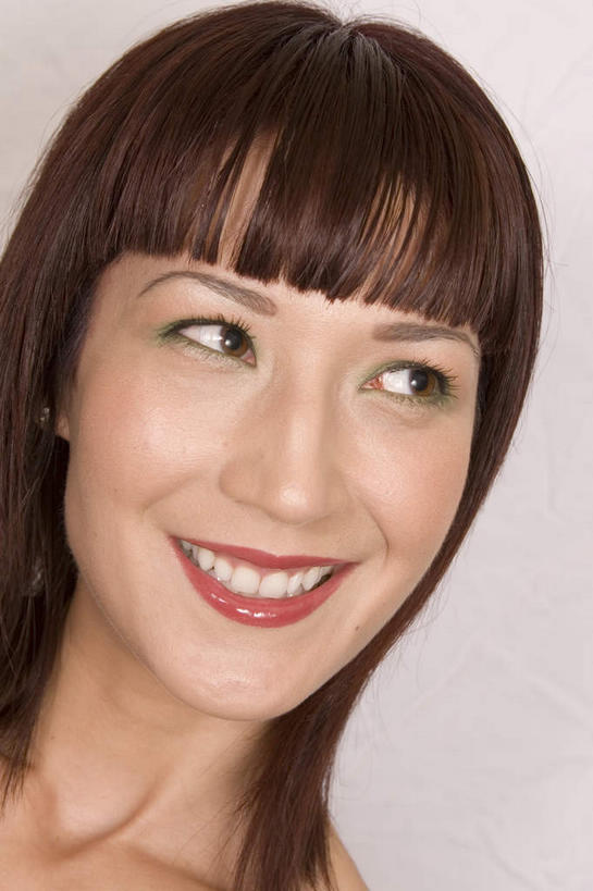 东方人,脸,头,脸颊,头发,一个人,笑,微笑,露齿笑,竖图,室内,特写,白天,白色背景,正面,亚洲,仅一个女性,仅一个人,棕色,注视,黄种人,观察,看,仅一个中年女性,摄影,影棚,观看,察看,关注,女人,女性,中年女性,亚洲人,头部,长发,直发,脸部,脸蛋,面部,半身,彩图,影棚拍摄,拍摄