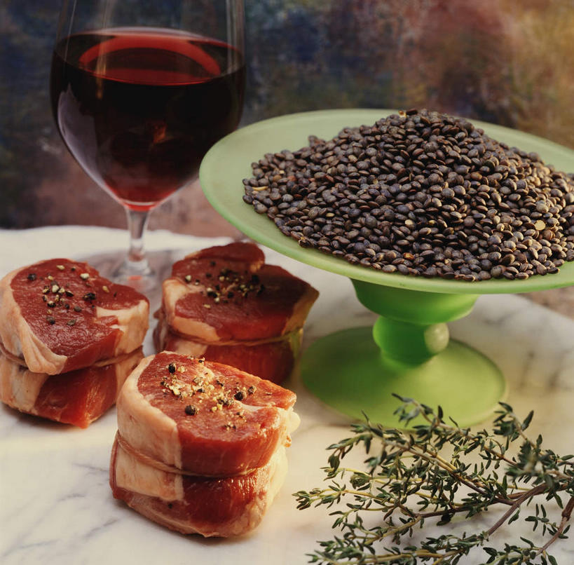 红酒,葡萄酒,无人,横图,俯视,室内,特写,白天,杯子,餐具,一堆,许多,堆叠,堆积,芳香,碟子,高脚杯,盘,青椒,调味,香料,佐料,红酒杯,酒类,很多,玻璃制品,酒,饮料,盘子,酒杯,碟,香草,红葡萄酒,堆,吉祥,百里香,花椒,山椒,麝香草,配料,葡萄酒杯,如意,勇气,作料,勇敢,地椒,自尊,不屈,大花椒,狗椒,红花椒,青花椒,蜀椒,香椒,平安,玻璃杯,红椒,彩图,高角度拍摄