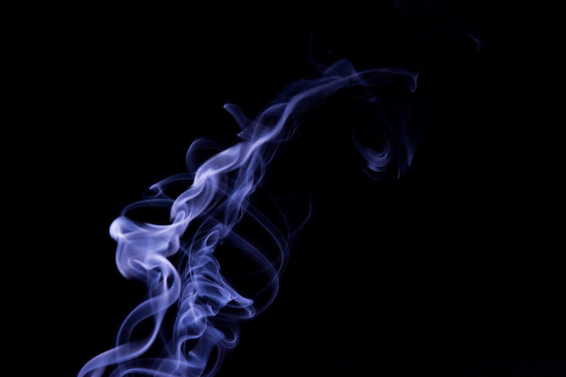 无人,横图,室内,特写,白天,正面,静物,黑色背景,烟雾,蓝色,飘,摄影,影棚,彩图,影棚拍摄,拍摄