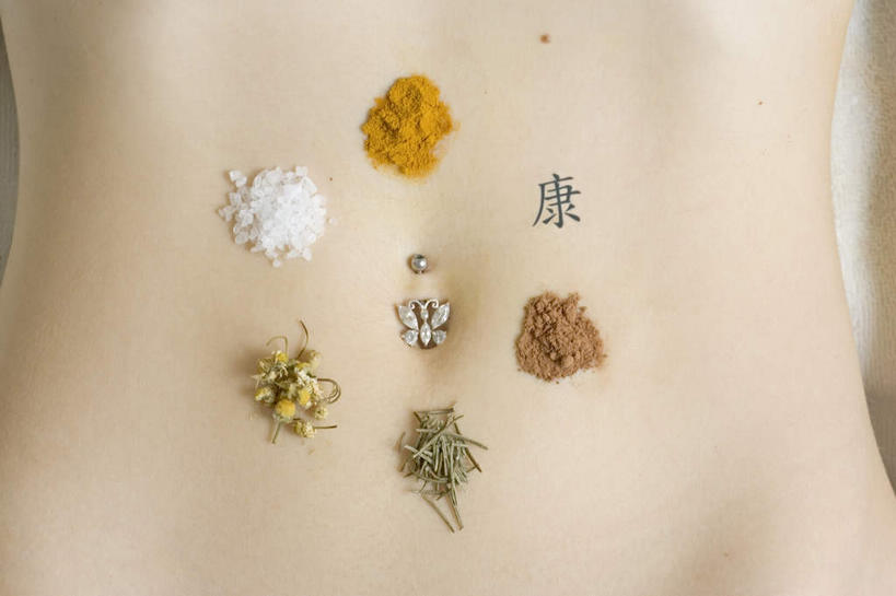 咖哩,西方人,腹部,肚脐,一个人,横图,室内,特写,白天,正面,烹饪,时尚,蝴蝶,欧洲,欧洲人,仅一个年轻女性,仅一个女性,仅一个人,一堆,许多,堆叠,堆积,昆虫,标志,文字,字符,调料,调味,香料,佐料,料理,食品,水晶,调味品,调味料,文化,标识,咖喱,菜肴,美食,裸露,纹身,装饰品,食物,动物,饰品,首饰,汉字,脐环,个性,肚脐眼,信仰,佳肴,堆,配料,中文,刺青,裸,追求,想象,益虫,文身,勇气,崇拜,张扬,作料,国文,华文,水晶制品,肚脐环,年轻女性,女人,女性,白种人,腹,肚子,半身,彩图