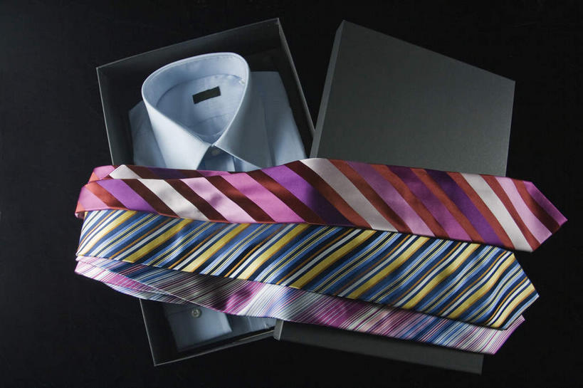 无人,横图,俯视,室内,特写,白天,衬衫,静物,黑色背景,服装,纸盒,领带,盒子,一个,衣服,包装盒,容器,摄影,服饰,影棚,单个,储藏,象征,衣着,庄重,储存,穿着,身份,正式,地位,衣饰,彩图,高角度拍摄,影棚拍摄,衬衣,拍摄,贮存