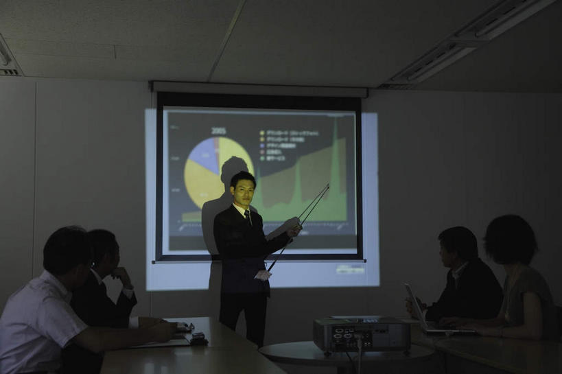 东方人,同事,商务人士,商务男性,办公室,站,坐,横图,室内,白天,正面,衬衫,成功,合作,团队,集体,信心,显示器,数据,家具,桌子,亚洲,五个人,一根,握,指,套装,会议,棒子,屏幕,办公桌,投影仪,许多人,黄种人,显示屏,队伍,记录,站着,一群人,握着,生长,成长,领导,指着,成就,商务装,集会,合伙,领袖,工薪阶层,输出设备,发展,记载,办公家具,记实,纪录,开展,男人,男性,年轻男性,亚洲人,白领,上班族,站立,坐着,半身,彩图,衬衣,饼图