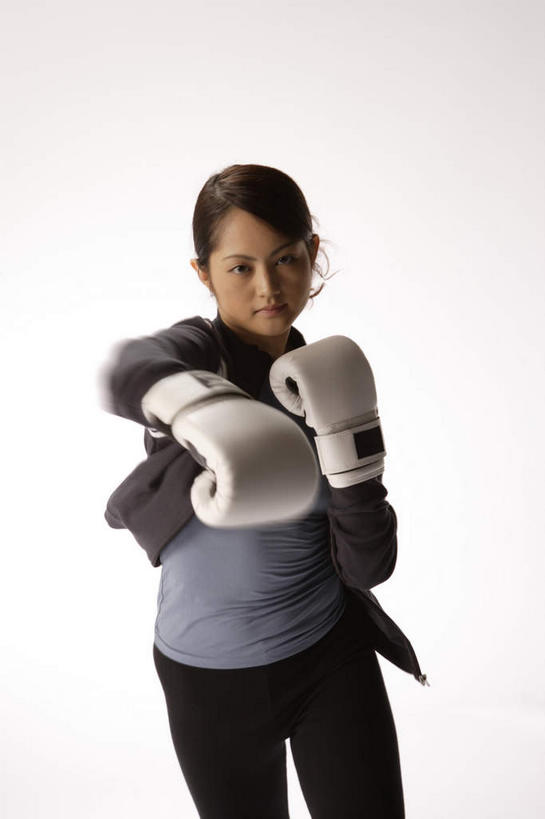 东方人,一个人,拳击手,站,举,竖图,室内,白天,白色背景,正面,锻炼,安全,比赛,运动,拳击,亚洲,仅一个年轻女性,仅一个女性,仅一个人,服装,防护,拳击手套,注视,休闲装,黄种人,运动器械,衣服,手套,观察,看,托,站着,休闲,休闲服,健身器械,摄影,服饰,影棚,观看,保护,察看,关注,出拳,保险,健身器材,保全,周全,安稳,安定,防护手套,平安,体育,年轻女性,女人,女性,亚洲人,拳击家,拳击运动员,举起,举手,举着,向上举,向上伸,向上托,站立,半身,彩图,影棚拍摄,健身,拍摄,运动器材