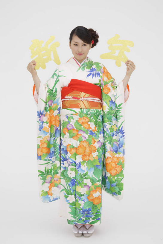 东方人,一个人,站,举,伸展双臂,笑,微笑,竖图,室内,白天,白色背景,正面,民族服装,亚洲,仅一个年轻女性,仅一个女性,仅一个人,握,和服,艺术,装饰,标志,文字,纸艺,字符,手工艺品,拿,拿着,黄种人,文化,标识,纸制品,工艺品,剪纸,托,站着,汉字,握着,摄影,服饰,影棚,华丽,修饰,点缀,高雅,中文,吴服,唐草,唐花,唐锦,自信心,品位,衬托,美观,雅致,雅观,剪画,刻纸,国文,华文,年轻女性,女人,女性,亚洲人,敞开双臂,举起,举手,举着,伸开双臂,向上举,向上伸,向上托,展开双肩,站立,张开手臂,张开双臂,彩图,全身,影棚拍摄,传统服装,民俗服,拍摄