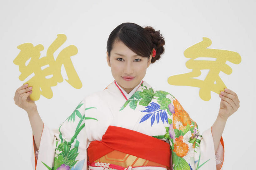 东方人,一个人,站,举,伸展双臂,笑,微笑,横图,室内,白天,白色背景,正面,民族服装,亚洲,仅一个年轻女性,仅一个女性,仅一个人,握,和服,艺术,装饰,标志,文字,纸艺,字符,手工艺品,拿,拿着,黄种人,文化,标识,纸制品,工艺品,剪纸,托,站着,汉字,握着,摄影,服饰,影棚,华丽,修饰,点缀,高雅,中文,吴服,唐草,唐花,唐锦,自信心,品位,衬托,美观,雅致,雅观,剪画,刻纸,国文,华文,年轻女性,女人,女性,亚洲人,敞开双臂,举起,举手,举着,伸开双臂,向上举,向上伸,向上托,展开双肩,站立,张开手臂,张开双臂,半身,彩图,影棚拍摄,传统服装,民俗服,拍摄