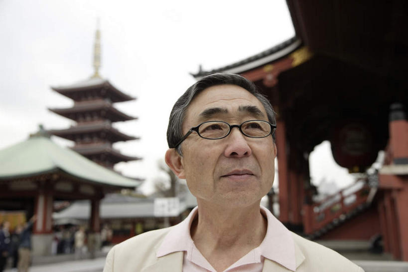 东方人,脸,头,脸颊,一个人,寺庙,站,横图,室外,特写,白天,正面,日本,亚洲,仅一个男性,仅一个人,一副,节日,朦胧,模糊,眼镜,塔,燃烧,注视,黄种人,文化,肩膀,香火,庙宇,看,祈祷,站着,仅一个老年男性,健康,许愿,宗教,信仰,纪念,祈求,关注,近视眼镜,东亚,日本国,平安,老年男性,男人,男性,亚洲人,头部,脸部,脸蛋,面部,抬头,仰头,站立,半身,彩图,庙,寺