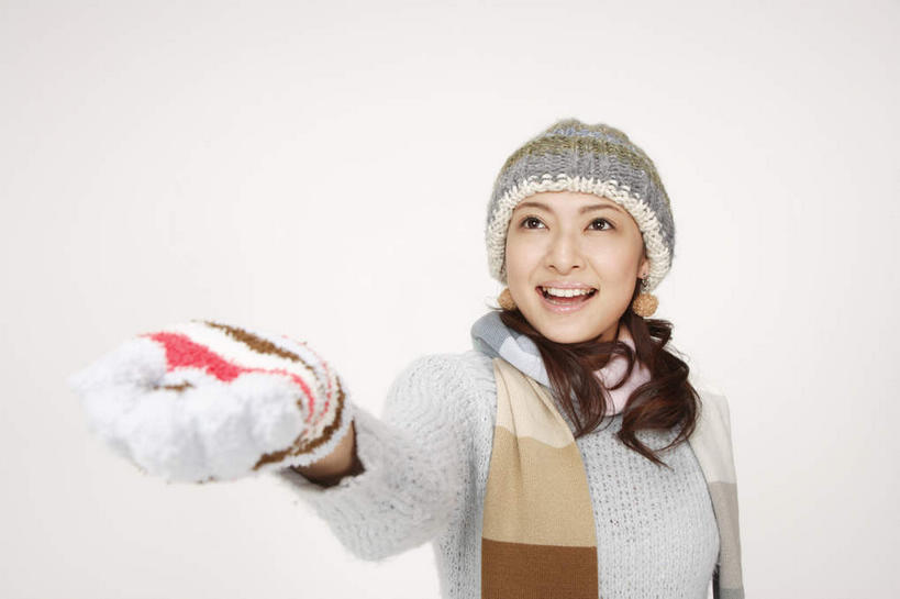 东方人,一个人,站,横图,室内,白天,白色背景,正面,毛衣,亚洲,仅一个年轻女性,仅一个女性,仅一个人,装饰,注视,黄种人,黑色,手套,围巾,看,站着,温暖,摄影,影棚,围脖,保暖,华丽,点缀,御寒,关注,衬托,美观,雅致,雅观,年轻女性,女人,女性,亚洲人,长发,抬头,仰头,站立,半身,彩图,影棚拍摄,绒衣,套衫,套头毛衣,线衣,拍摄