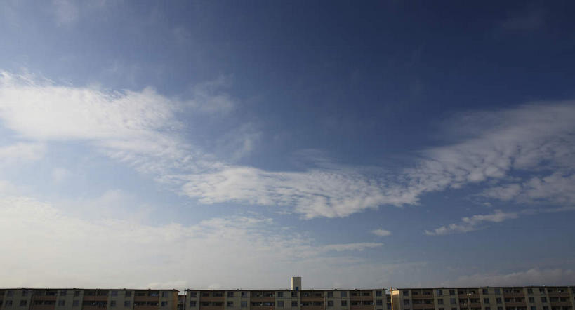 无人,横图,室外,白天,正面,仰视,度假,美景,城市风光,城市,神奈川,日本,亚洲,房屋,屋子,景观,云,云朵,公寓,神奈川县,云彩,娱乐,楼房,住宅,蓝色,白云,蓝天,天空,天,享受,休闲,景色,放松,东亚,本州,关东地方,本州岛,日本国,藤泽,藤泽市,彩图,低角度拍摄,房子