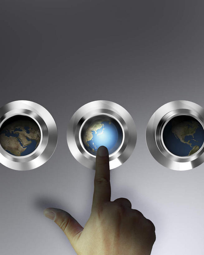 东方人,手,一个人,竖图,室外,特写,白天,正面,仪器,海洋,地图,亚洲,仅一个男性,仅一个人,灰色背景,网格,圆形,地球仪,线条,圆环,圆圈,世界地图,地球,陆地,银色,全球,黄种人,球,仅一个年轻男性,三个,灰色,经纬线,模型,球体,手部,手指,摄影,地理,国家,影棚,大陆,点亮,世界,发亮,指尖,纬线,碰触,版图,经线,经纬仪,地理学,男人,男性,年轻男性,亚洲人,触摸,半身,彩图,影棚拍摄,拍摄,大洋,大洲