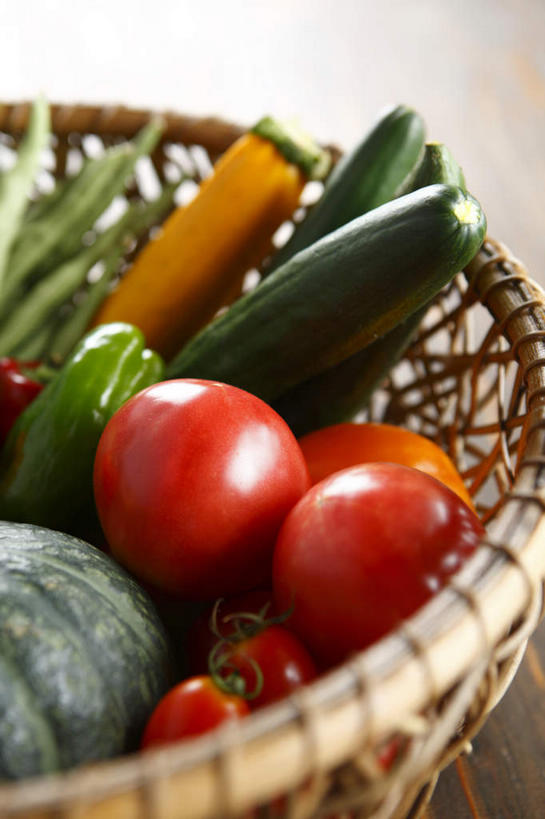 无人,竖图,俯视,室内,白天,玉米,芦笋,南瓜,蔬菜,西红柿,一堆,许多,堆叠,堆积,新鲜,棒子,篮子,箩筐,金瓜,玉蜀黍,食品,番瓜,食物,一个,藤编,有机食品,绿色食品,单个,堆,麦瓜,倭瓜,苞米,苞芦,苞谷,包谷,大蜀黍,番麦,薏米包,玉高粱,玉麦,珍珠米,猪尾巴,药鸡豆子,石刁柏,蚂蚁杆,龙须菜,狼尾巴根,番茄,彩图,高角度拍摄