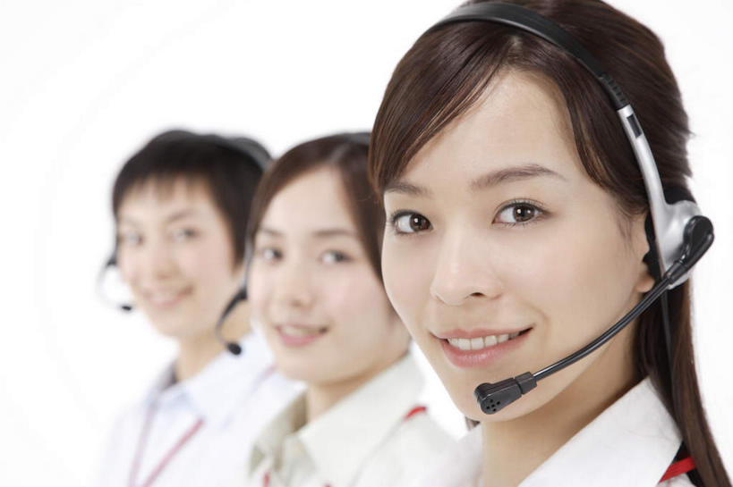 东方人,脸,头,脸颊,三个人,同事,商务人士,商务女性,笑,微笑,露齿笑,横图,室内,特写,白天,白色背景,正面,通讯,成功,合作,团队,集体,信心,客服,亚洲,套装,信息,话务员,扭头,注视,黄种人,队伍,肩膀,耳机,耳麦,话筒,观察,看,转头,服务,通信,摄影,影棚,观看,协调,察看,麦克风,领导,成就,关注,销售,商务装,合伙,领袖,工薪阶层,客服人员,电话销售,接待员,三副,年轻女性,女人,女性,亚洲人,头部,脸部,脸蛋,面部,白领,接线员,上班族,半身,彩图,影棚拍摄,拍摄