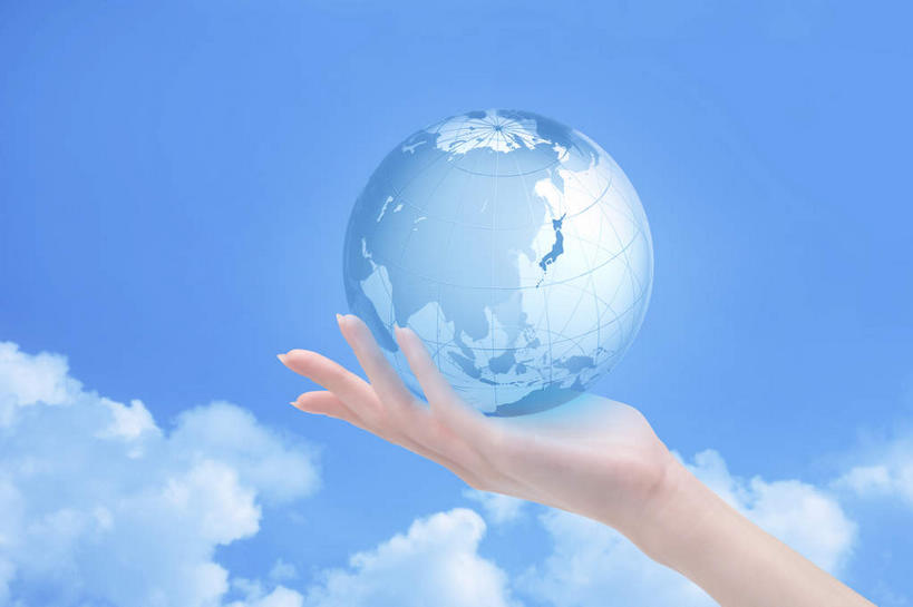 手,手掌,举,横图,室外,白天,正面,仪器,海洋,地图,环保,朦胧,模糊,网格,地球仪,线条,世界地图,地球,陆地,云,云朵,全球,云彩,维护,球,一只,蓝色,白云,蓝天,天空,经纬线,模型,天,托,球体,向上,手部,摄影,地理,国家,能源,晴朗,保护,单手,回收,大陆,资源,守护,世界,纬线,版图,经线,利用,低碳,循环,经纬仪,地理学,庇护,持续,护卫,珍爱,手臂,晴空,举起,举手,举着,向上举,向上伸,向上托,半身,彩图,拍摄,大洋,大洲