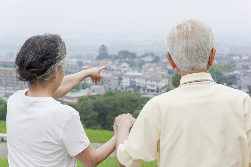 东方人,两个人,夫妻,高楼大厦,站,握手,笑,说,微笑,露齿笑,横图,室外,特写,白天,爱情,度假,讨论,草地,草坪,美景,植物,城市风光,标志建筑,城市,大厦,地标,建筑,摩天大楼,叶子,亚洲,阴影,远视,朦胧,模糊,并排,光线,影子,景观,建筑群,绿叶,浪漫,小草,黄种人,娱乐,建设,草,树,树干,树木,树枝,一只,背面,绿色,天空,阳光,自然,天,站着,享受,休闲,温暖,温馨,手指,嫩叶,景色,恩爱,放松,恋人,生长,晴朗,成长,和睦,枝叶,指向,关爱,远看,万里无云,伉俪,交流,老年男性,老年女性,男人,男性,女人,女性,亚洲人,手臂,情侣,叶,叶片,晴空,晴空万里,搀手,沟通,讲话,交谈,拉手,商讨,手搀手,手拉手,手牵手,手握手,说话,谈话,站立,半身,彩图,大楼,高层建筑,高楼,摩天楼,伴侣,融洽