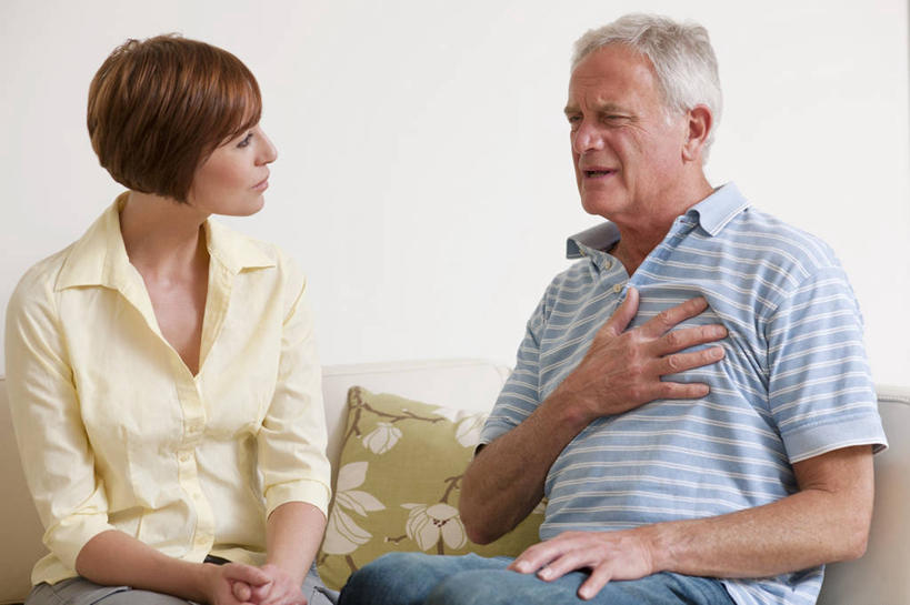 西方人,两个人,家庭,夫妻,客厅,坐,闭眼,摸,横图,室内,白天,正面,爱情,靠垫,沙发,欧洲,欧洲人,抚摸,阴影,服装,反射,影子,墙,靠枕,浪漫,注视,休闲装,墙壁,墙面,衣服,白色,垫子,枕头,观察,看,休闲,疼痛,温暖,温馨,一家人,休闲服,恩爱,恋人,服饰,观看,悲伤,和睦,察看,疾病,起居室,关注,痛苦,布艺沙发,疾苦,苦楚,心血管病,心血管疾病,心脏病,循环系统疾病,客堂,老年男性,男人,男性,女人,女性,中年女性,白种人,夫妇,情侣,闭眼睛,闭着眼,闭着眼睛,触摸,接触,坐着,半身,彩图,伴侣,融洽