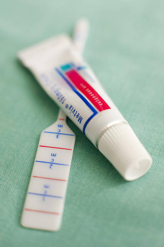 无人,竖图,俯视,室内,特写,白天,安全,静物,绿色背景,阴影,朦胧,模糊,反射,药剂,影子,防护,药膏,一个,刷子,药品,治疗,摄影,影棚,单个,保护,药物,医疗,保险,预防,平安,彩图,高角度拍摄,影棚拍摄,拍摄