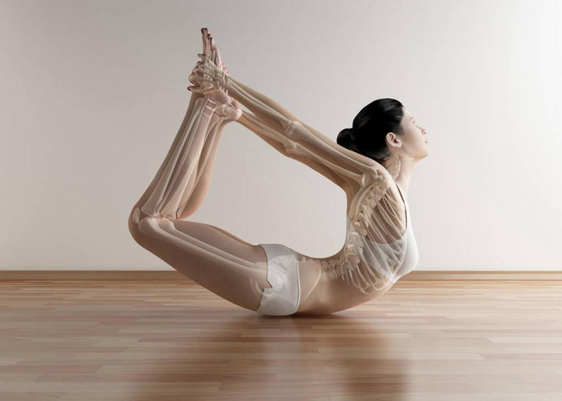 脊髓,骨骼,一个人,无人,举,握手,横图,插画,室内,白天,侧面,锻炼,瑜伽,运动,数码,科技,地板,仅一个年轻女性,仅一个女性,仅一个人,阴影,内裤,内衣,短裤,网络,墙,骨头,地面,高光,几何,计算机图形,合成,图画,抬腿,光脚,木地板,墙壁,墙面,画,黄色,趴着,托,赤脚,胸罩,文胸,养生,三角裤,电脑合成图,数码合成图,骨架,合成图,漫画,写实,具体,具象,乳罩,胸衣,体育,年轻女性,女人,女性,脊柱,搀手,举起,举手,举着,拉手,趴,手拉手,手握手,抬头,向上举,向上伸,向上托,仰头,彩图,全身,健身,三角内裤