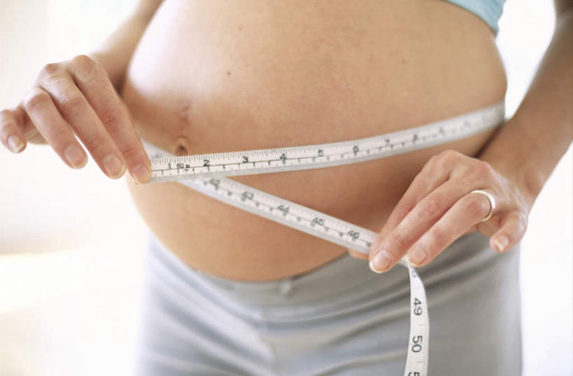 东方人,孕妇,腹部,一个人,站,横图,室内,特写,白天,正面,爱情,亚洲,仅一个年轻女性,仅一个女性,仅一个人,握,服装,朦胧,模糊,测量,皮尺,刻度,浪漫,拿,拿着,休闲装,黄种人,装饰品,一个,衣服,尺,戒指,饰品,首饰,站着,保养,休闲,怀孕,休闲服,恩爱,量,握着,保健,服饰,单个,测量工具,信物,尺子,减肥,腰围尺,待产,权利,瘦身,量具,量仪,塑料卷尺,手饰,妊娠,准妈妈,丈量,年轻女性,女人,女性,亚洲人,腹,肚子,产妇,站立,半身,彩图