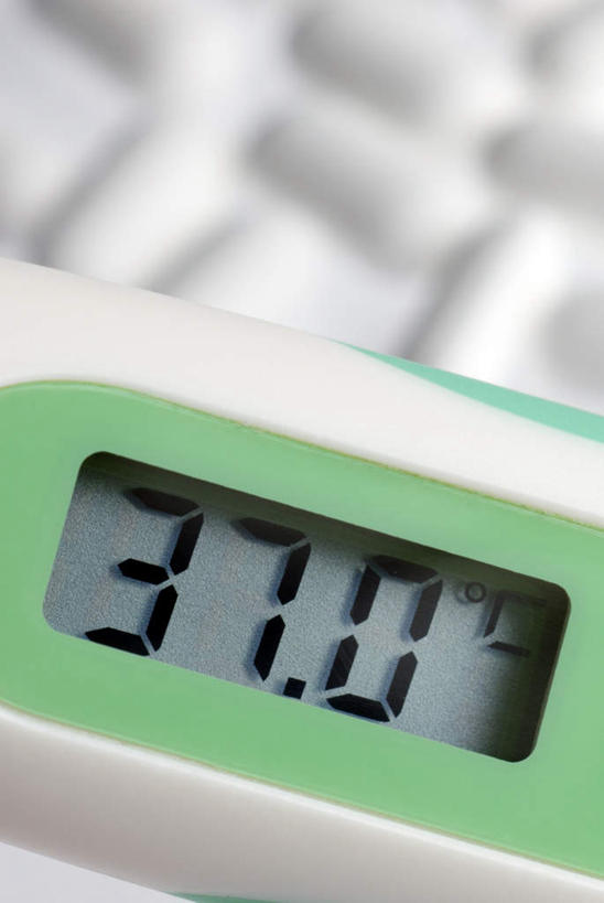 无人,竖图,俯视,室内,特写,白天,安全,生活用品,朦胧,模糊,医学,测量,标志,器材,数字,温度计,文字,字符,标识,显示屏,一个,绿色,体温计,阿拉伯数字,单个,快速,温度,感冒,医疗,卫生,准确,体温,精度,精准,发烧,电子温度计,电子体温计,流感,物理,感温头,温度传感器,读数,快捷,医用温度计,量温棒,热电偶,彩图,高角度拍摄