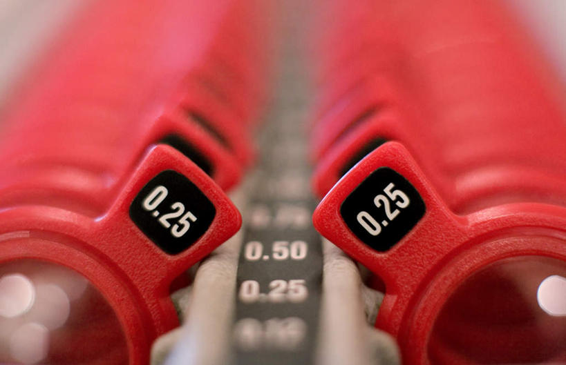 无人,横图,室内,特写,白天,正面,静物,一排,朦胧,模糊,整齐,标志,数字,文字,字符,标识,排列,红色,白色,阿拉伯数字,卫生,队列,纯真,洁净,光明,恬静,中间色,朴素,清白,彩图,机架