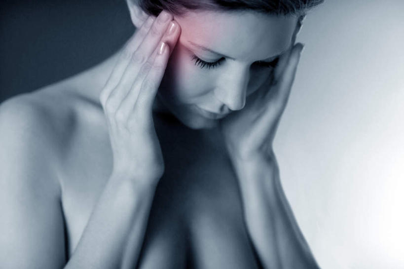 西方人,太阳穴,一个人,站,闭眼,摸,横图,室内,白天,侧面,欧洲,欧洲人,仅一个年轻女性,仅一个女性,仅一个人,抚摸,灰色背景,低头,站着,摄影,影棚,痛,疼,年轻女性,女人,女性,白种人,闭眼睛,闭着眼,闭着眼睛,触摸,接触,站立,半身,彩图,影棚拍摄,拍摄