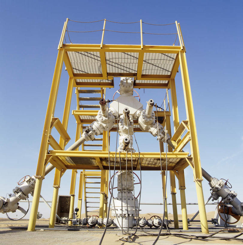 无人,工厂,栏杆,竖图,室外,白天,正面,石油,机器,沙漠,楼梯,阴影,环保,光线,扶手,影子,阶梯,围栏,护栏,台阶,蓝色,蓝天,天空,阳光,天,机械,能源,晴朗,工场,回收,阀门,资源,利用,低碳,循环,万里无云,持续,煤油,大漠,砂漠,晴空,晴空万里,彩图