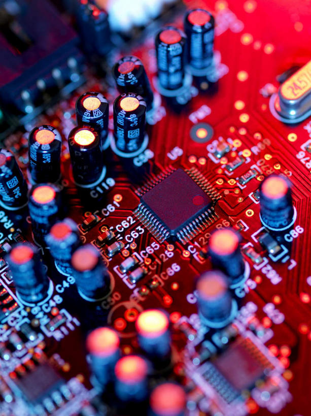 无人,竖图,俯视,室内,特写,白天,零件,静物,阴影,光线,电路板,影子,灯光,工业,电子工业,产业,彩图,高角度拍摄