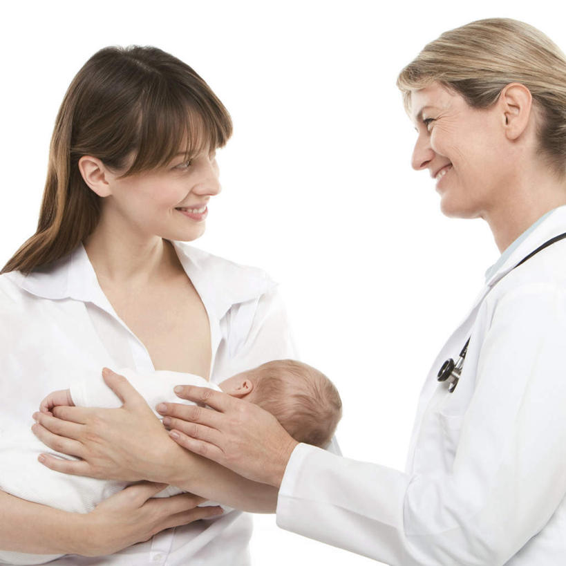 西方人,婴儿,儿童,三个人,家庭,母亲,儿子,医生,站,抱,方图,室内,白天,白色背景,侧面,工作服,制服,纯洁,欧洲,欧洲人,吊挂,悬挂,服装,挂,注视,休闲装,小孩,衣服,听诊器,观察,看,站着,医护人员,医疗人员,休闲,温暖,温馨,母子,一家人,休闲服,可爱,母爱,摄影,服饰,活泼,影棚,抱着,观看,喂奶,和睦,察看,医疗设备,搂着,白大褂,关注,宝宝,医疗器械,医疗工具,纯真,烂漫,无邪,工作制服,检测工具,伶俐,天真,年轻女性,女人,女性,白种人,孩子,大夫,搂,搂抱,站立,半身,彩图,影棚拍摄,工作套服,拍摄,融洽