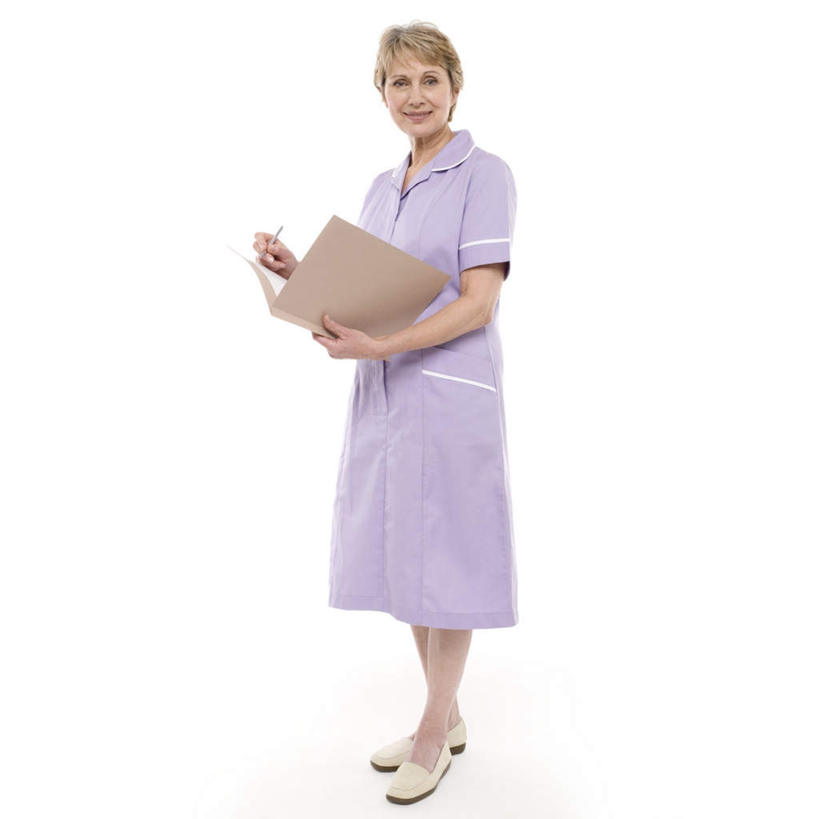 西方人,一个人,护士,站,捧,方图,室内,白天,白色背景,正面,欧洲,欧洲人,仅一个女性,仅一个人,一张,材料,档案,文件,扭头,注视,资料,观察,看,站着,转头,仅一个中年女性,摄影,影棚,观看,察看,白衣天使,关注,文档,病例,女人,女性,中年女性,白种人,端,端着,捧着,手捧,站立,半身,彩图,影棚拍摄,拍摄