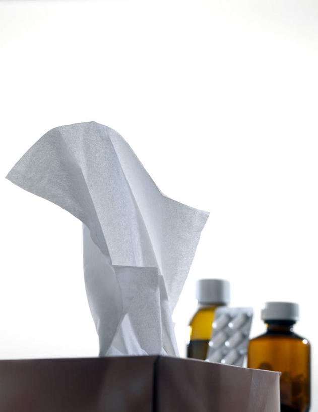 无人,竖图,室内,特写,白天,白色背景,仰视,安全,静物,罐子,药剂,药丸,纸盒,防护,药片,玻璃制品,盒子,两个,一个,包装盒,玻璃瓶,瓶子,药品,纸巾,治疗,摄影,影棚,单个,保护,药物,医疗,保险,预防,一板,平安,彩图,低角度拍摄,影棚拍摄,拍摄